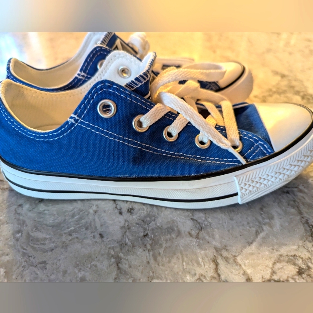 Converse (mens 4, women's 5)